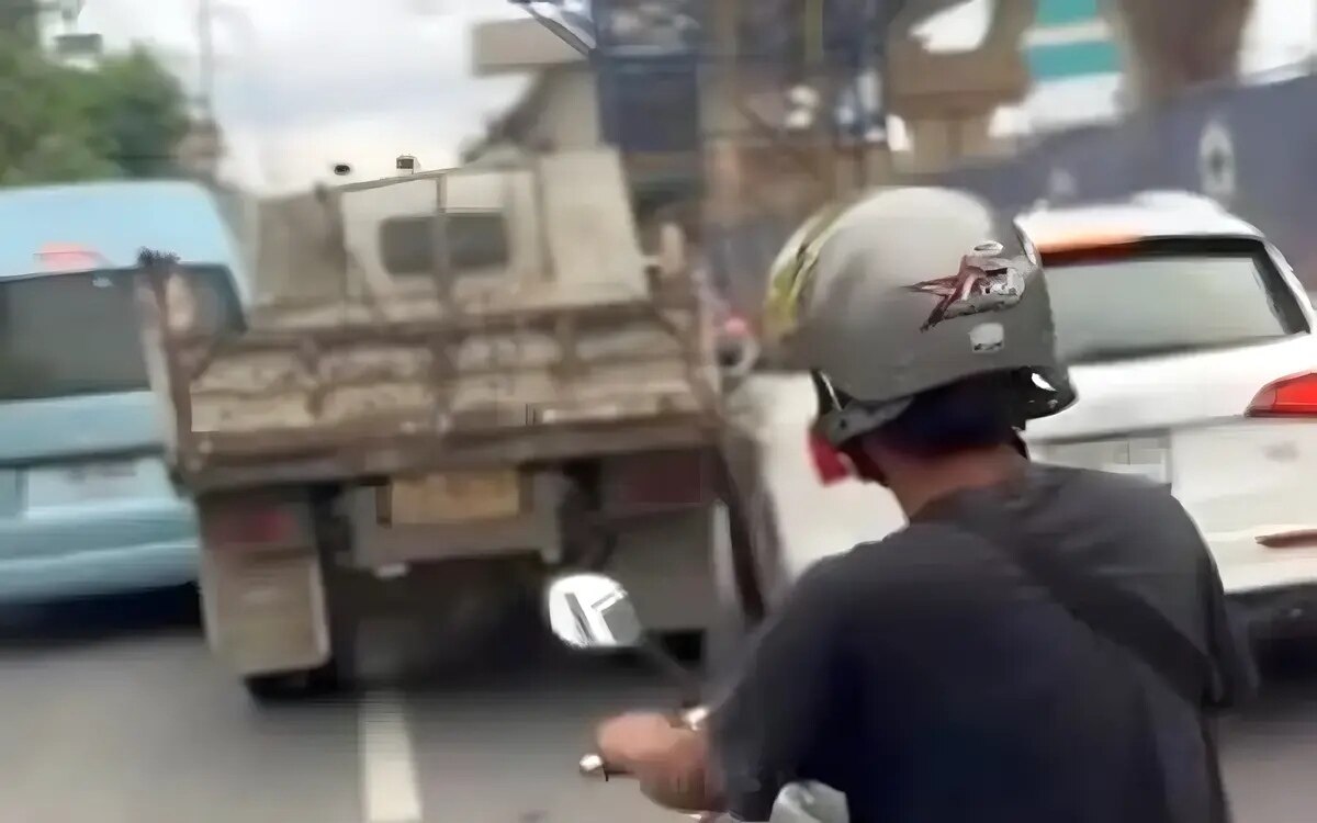 Drama in bangkok lkw rast durch rama ii road und beschaedigt 20 autos video