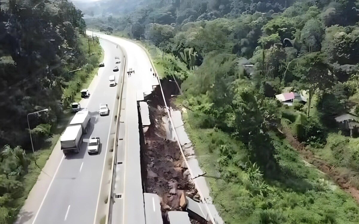 Dramatik in phayao autofahrer entkommen knapp einem verhaengnisvollen strasseneinsturz