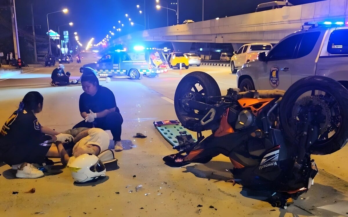 Dramatischer crash auf der sukhumvit road auslaendische fahrer in lebensgefahr