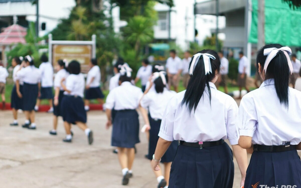 Dusit Poll: Öffentliche Besorgnis über die Sicherheit thailändischer Studenten inmitten zunehmender Gewalttätigkeit