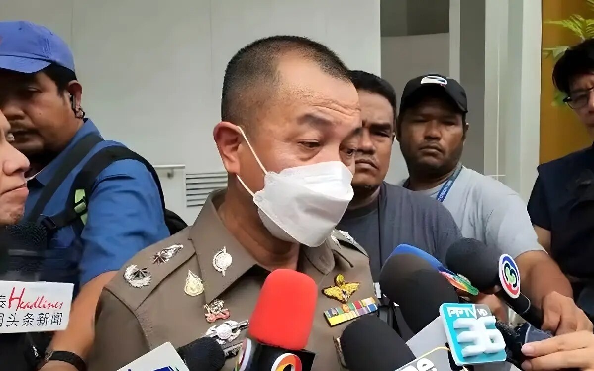 Ehemaliger premierminister thaksin unter der aufsicht eines spezialteams im police general hospital