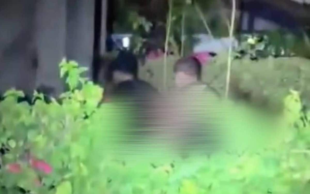 Empoerende szene in bangkok polizei unterbricht erotik szene unter 6 maennern im park