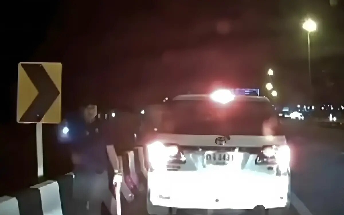 Erpressung auf der Autobahn: Chinesische Touristen von falschen Polizisten gestoppt und abgezockt - Video