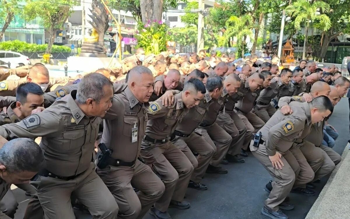 Erschreckende waffengebrauchs affaere thailaendischer polizist nach vorfall vor nachtclub