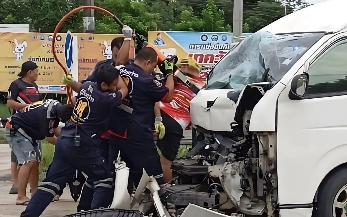 Erschreckender Unfall: Verletzte Passagiere kämpfen nach Minivan-Crash um ihr Leben!