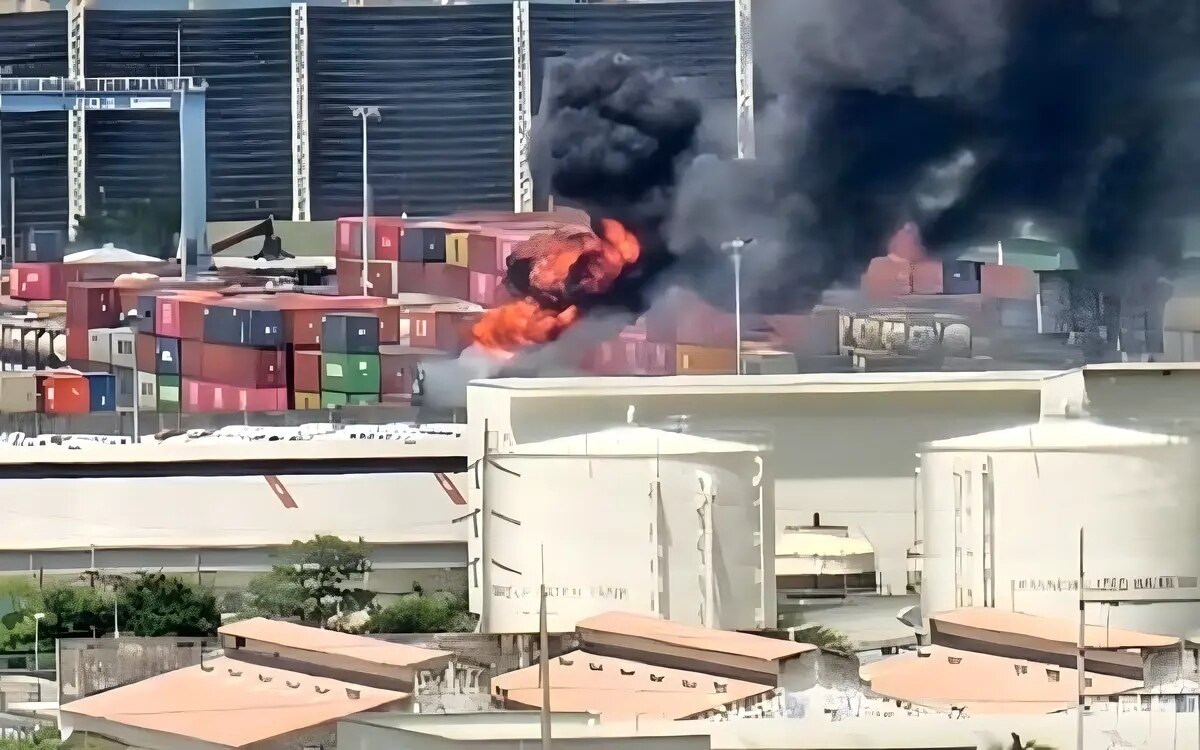 Explosion am hafen von chon buri durch hitzestau vermeiden sie das gebiet aufgrund gifitger