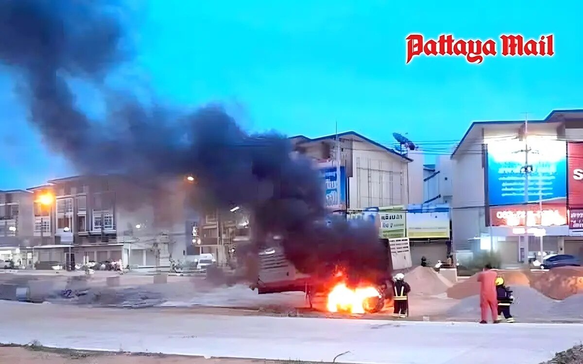 Fahrer entkommt dem tod als die reifen des anhaengers in flammen aufgehen