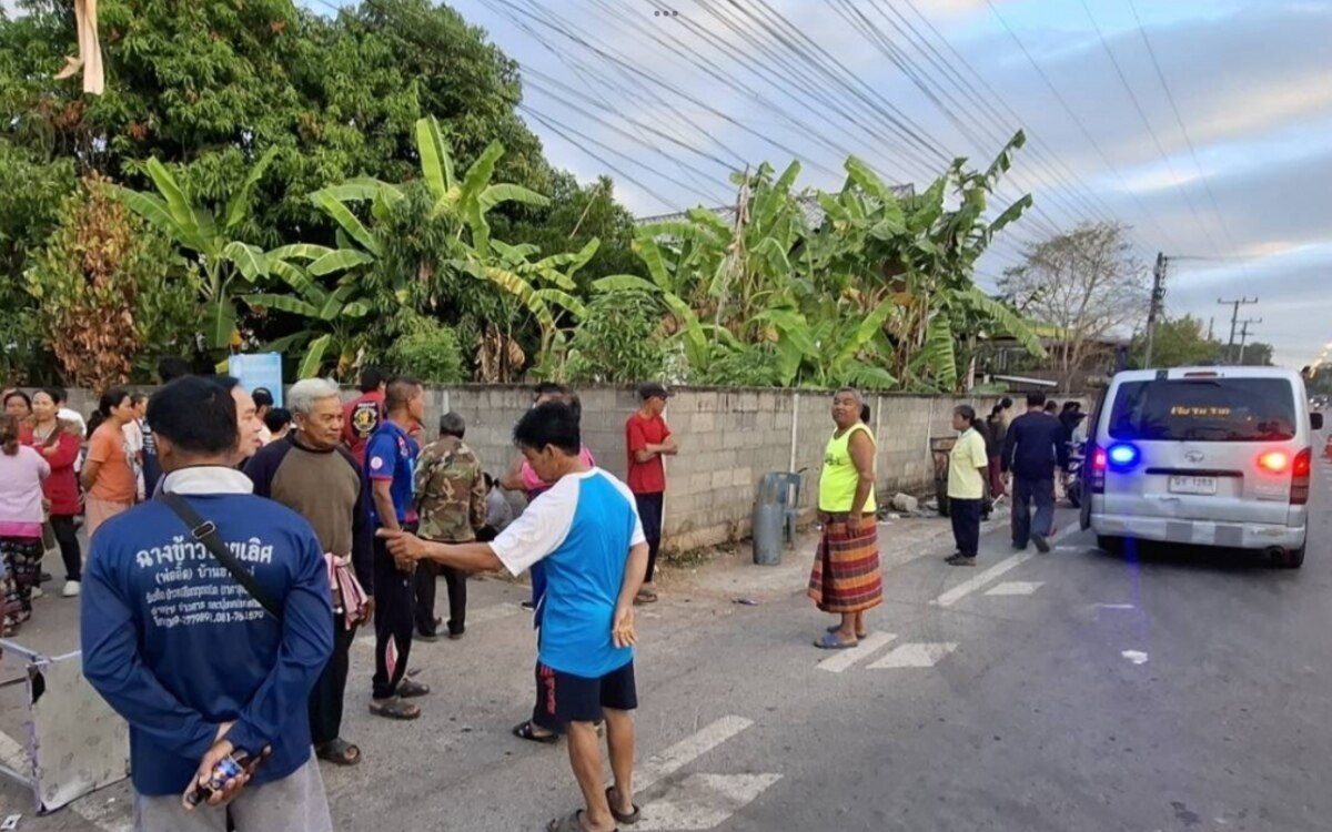 Fahrer schlaeft am steuer ein verkehrsunfall in nong bua lamphu zwei tote und ein verletzter