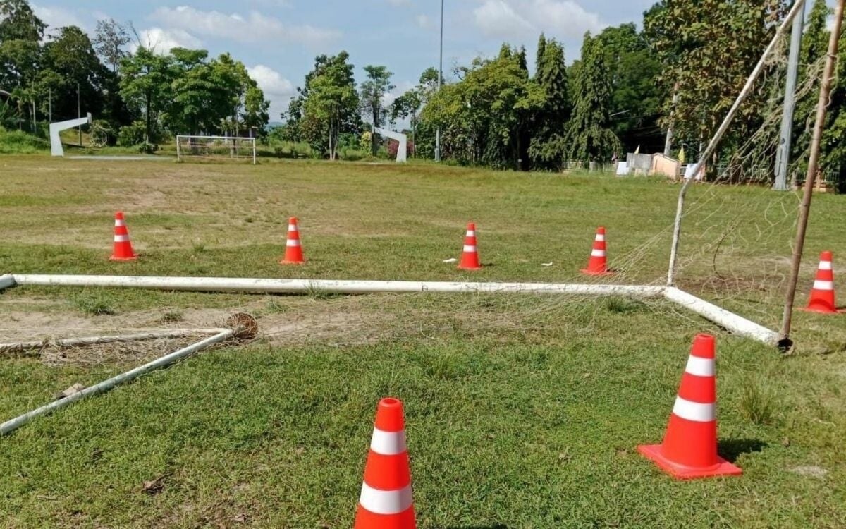 Fataler Unfall in Phuket: 10-Jähriger stirbt an verrostetem Fußballtor in Schule