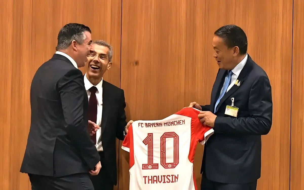 Fc bayern muenchen ag vorstand und deutsche fussballlegenden besuchen thailands premierminister