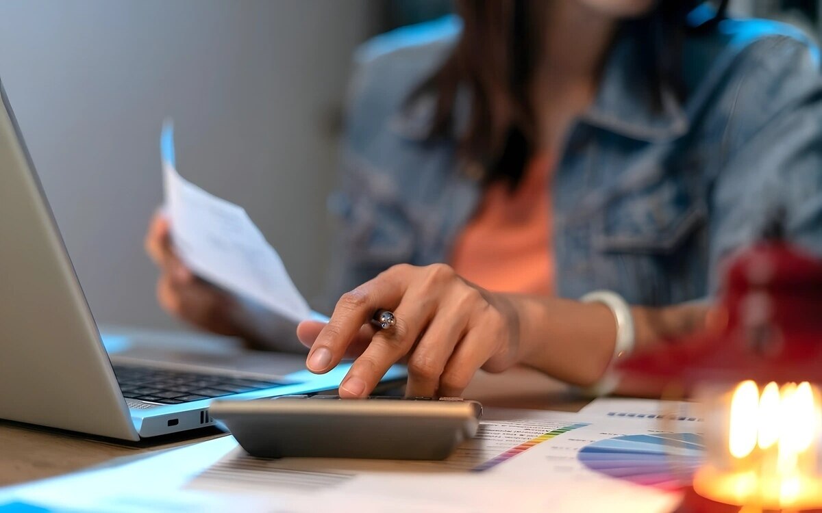 Finanzminister spricht ueber steuerreformen bleibt aber vage zu internationalen ueberweisungen