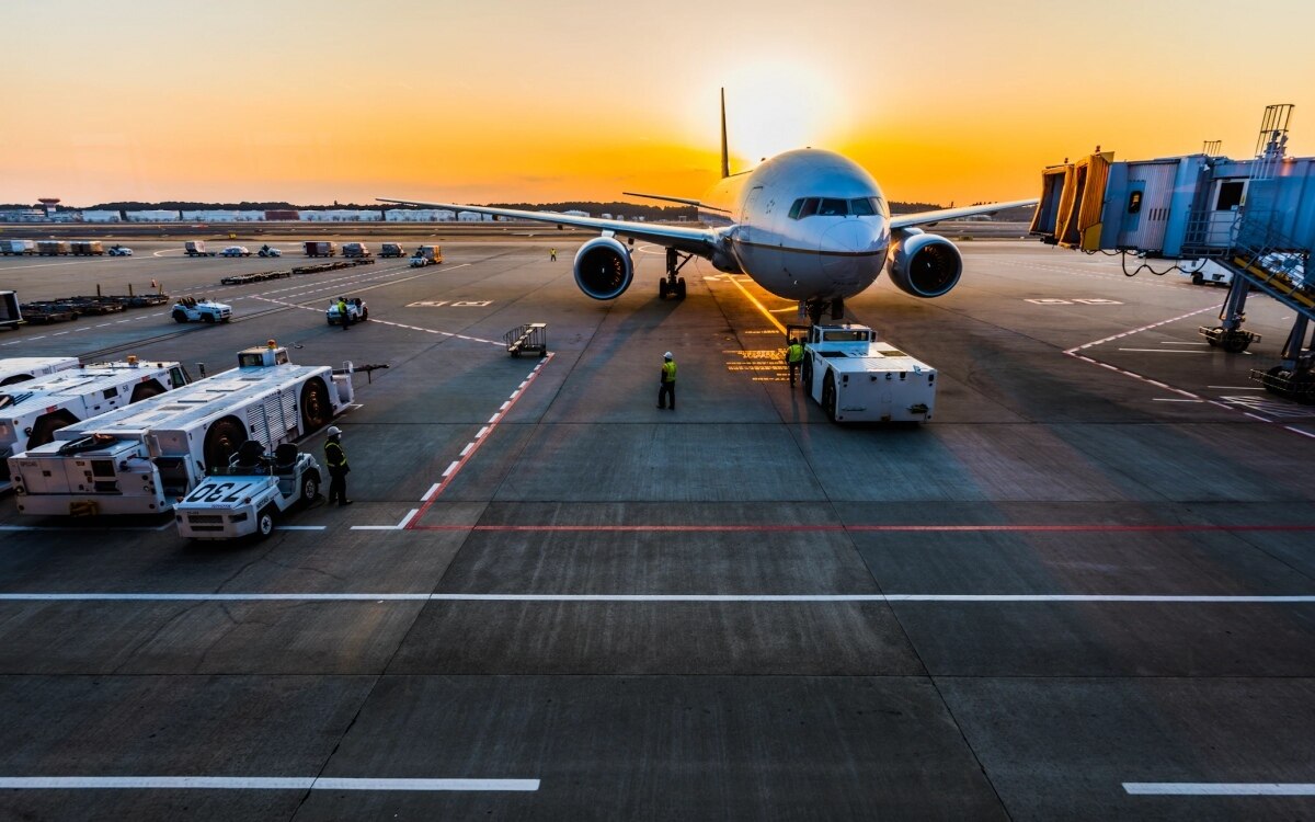 Flughafen phuket im fokus gesuchter auslaendischer moerder bei ankunft aus shanghai festgenommen