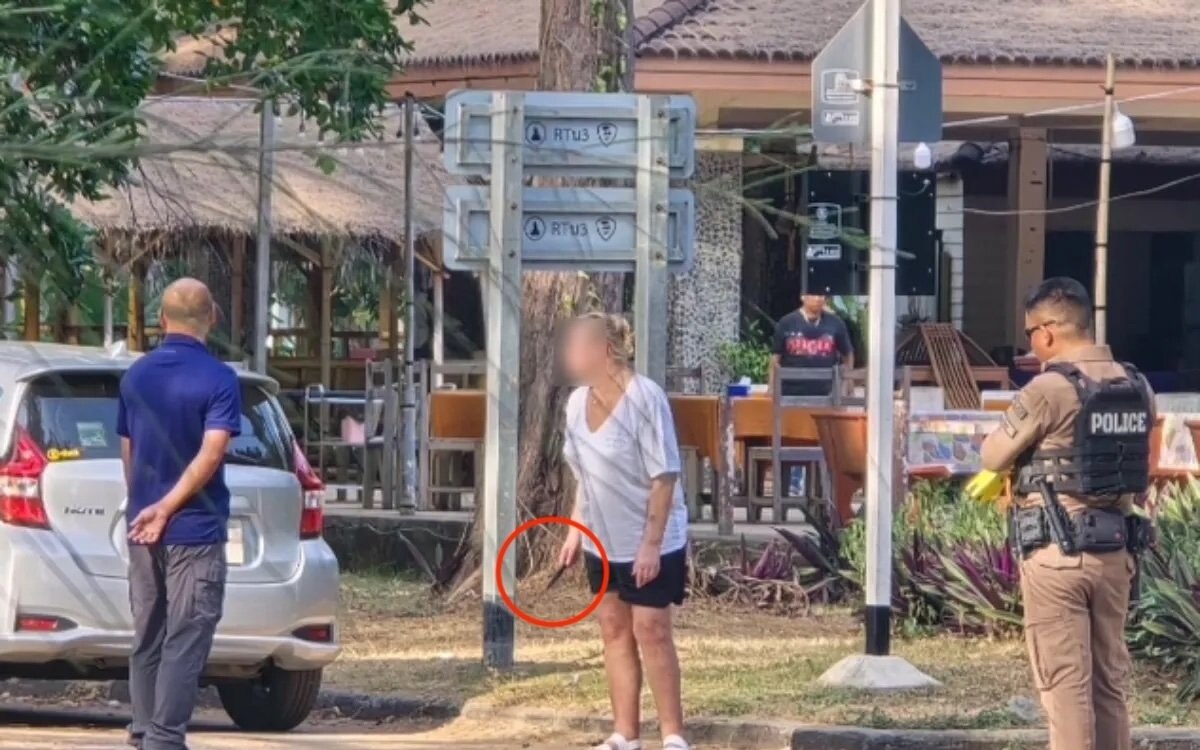 Gefaehrliche situation in phuket auslaenderin bedroht passanten und polizisten mit messer polizei