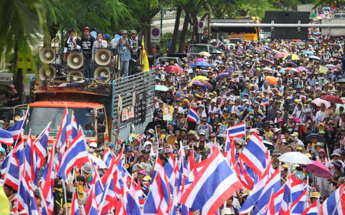 Gericht setzt haftstrafen fuer nititorn chitpas und 3 weitere teilnehmer an yingluck protesten aus