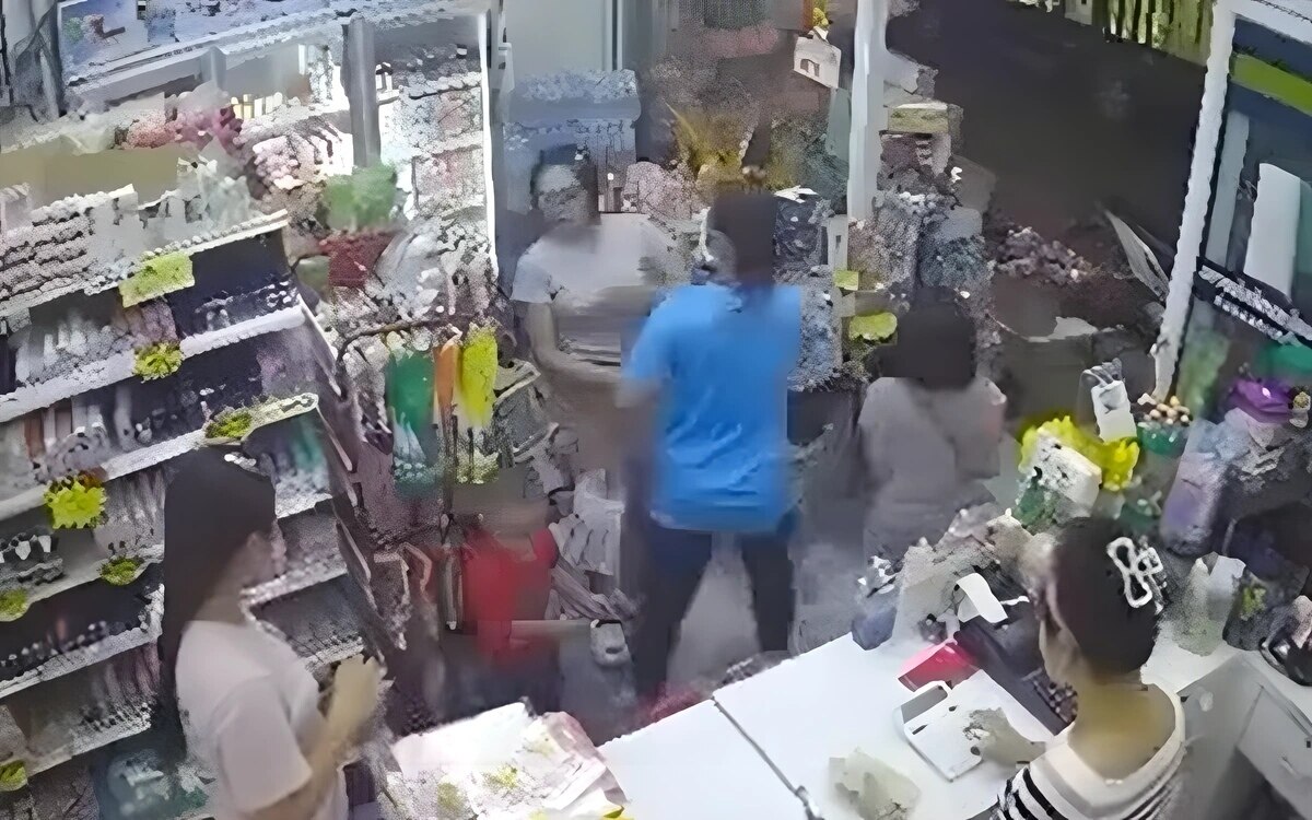 Grausamer vorfall udon thani berichtet von angriff auf supermarktmitarbeiterin video