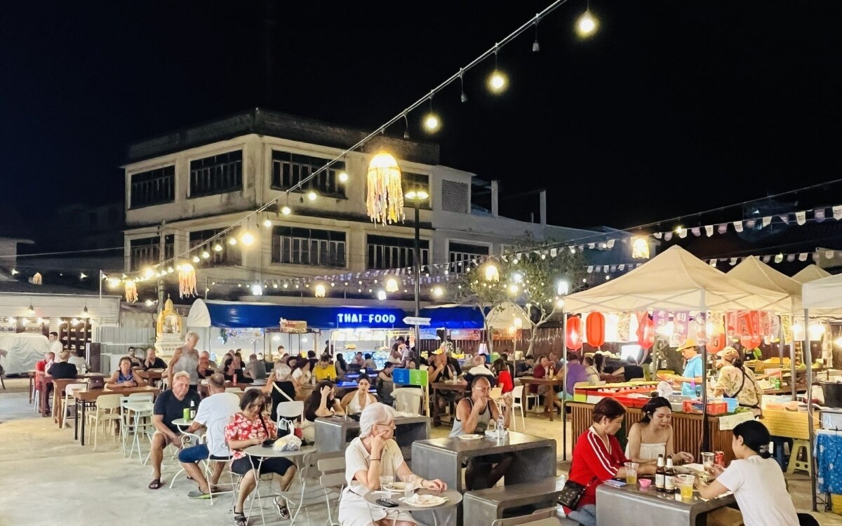 Haben sie schon den neuesten nachtmarkt von hua hin besucht