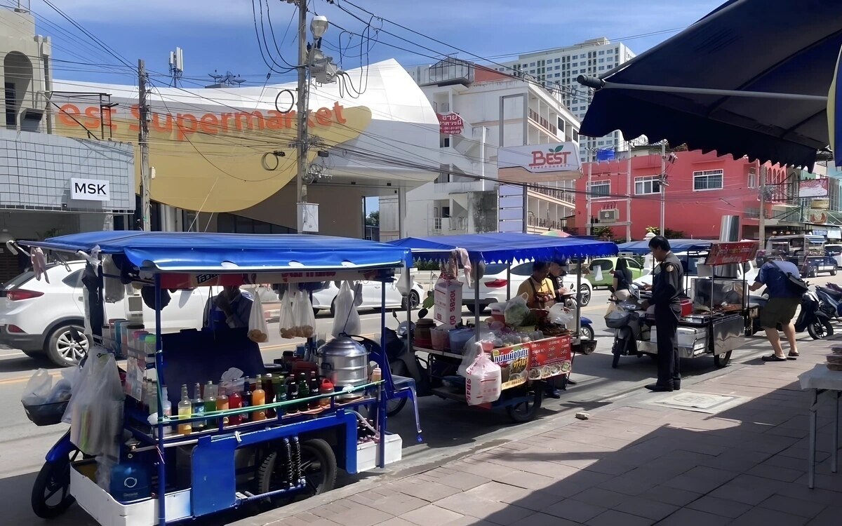 Haendler in pattaya auf dem pruefstand geldstrafen wegen verkehrsbehinderung