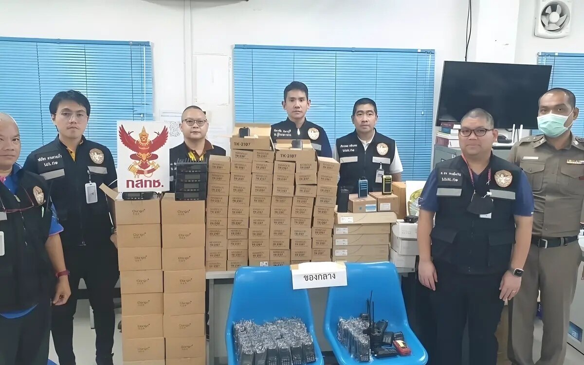 Händler von illegalen Funkkommunikationsgeräten und GPS-Trackern in Pattaya verhaftet (Fotos)