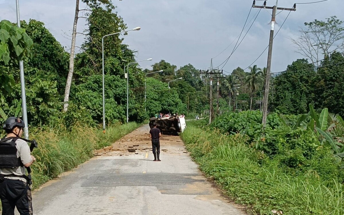 Heftige explosion in narathiwat vater und sohn von grenzschutz bei angriff ums leben gekommen