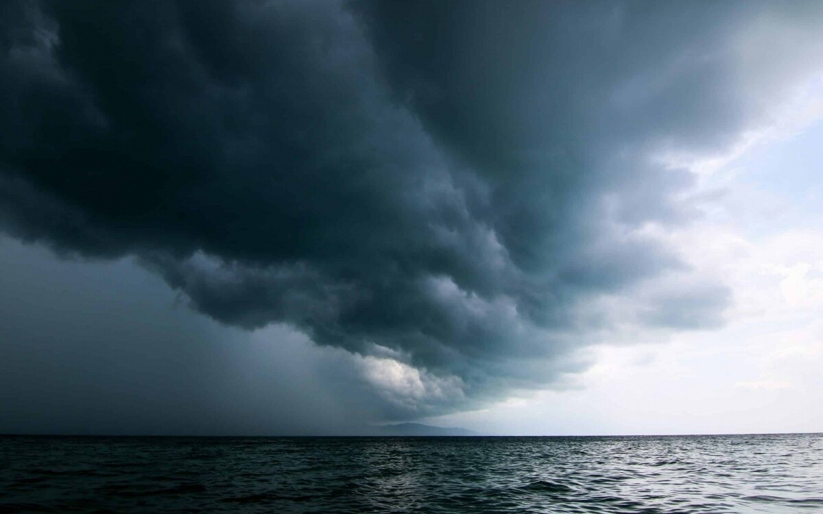 Heftige Gewitter und steigende Wellen im Golf von Thailand - Ein eisiger Wind zieht ins Land