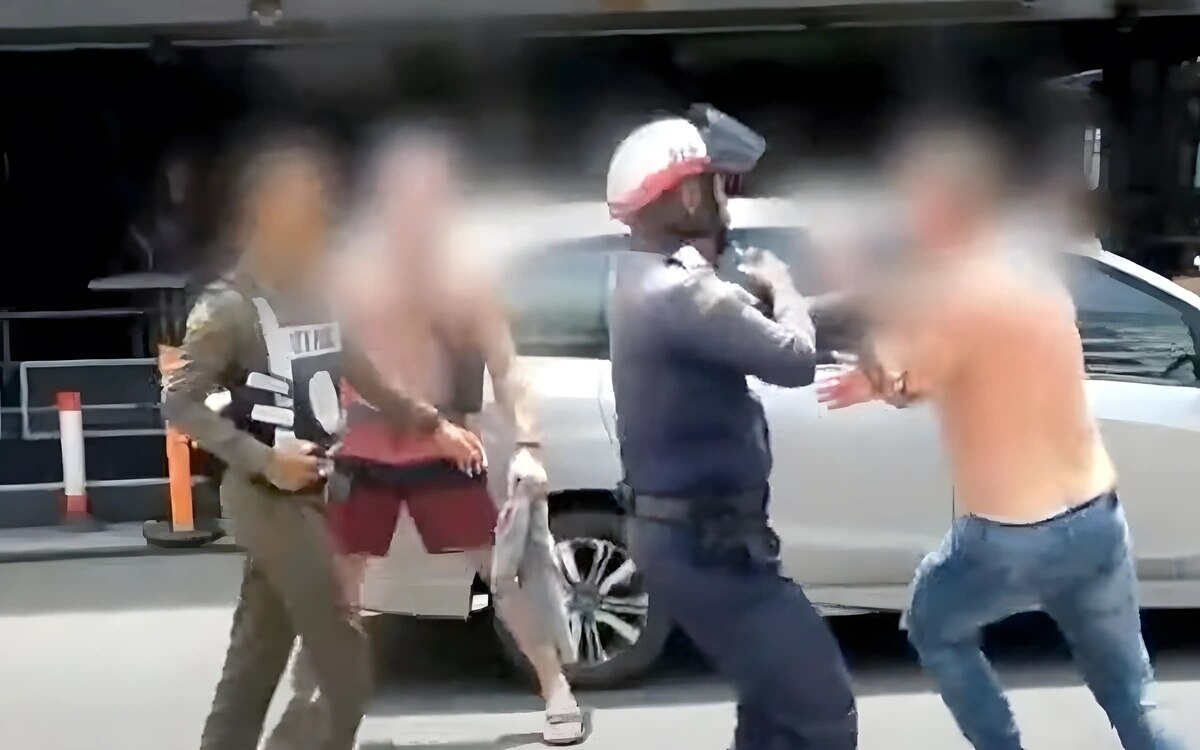 Heftige schlaegerei zwischen betrunkenen auslaendischen touristen in pattaya video