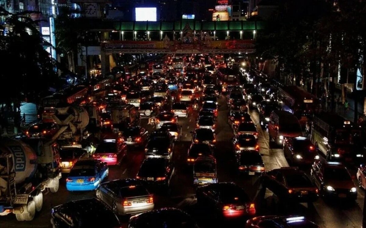 Hoehere kosten fuer autofahrer in bangkok stadt optimiert verkehr mit city maut an