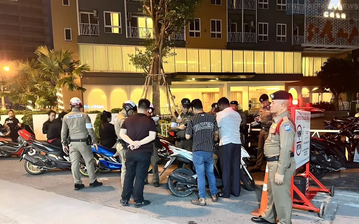 Hupend durch pattaya ohne helm fuehrerschein und zulassung polizei geht gegen stoerungen von