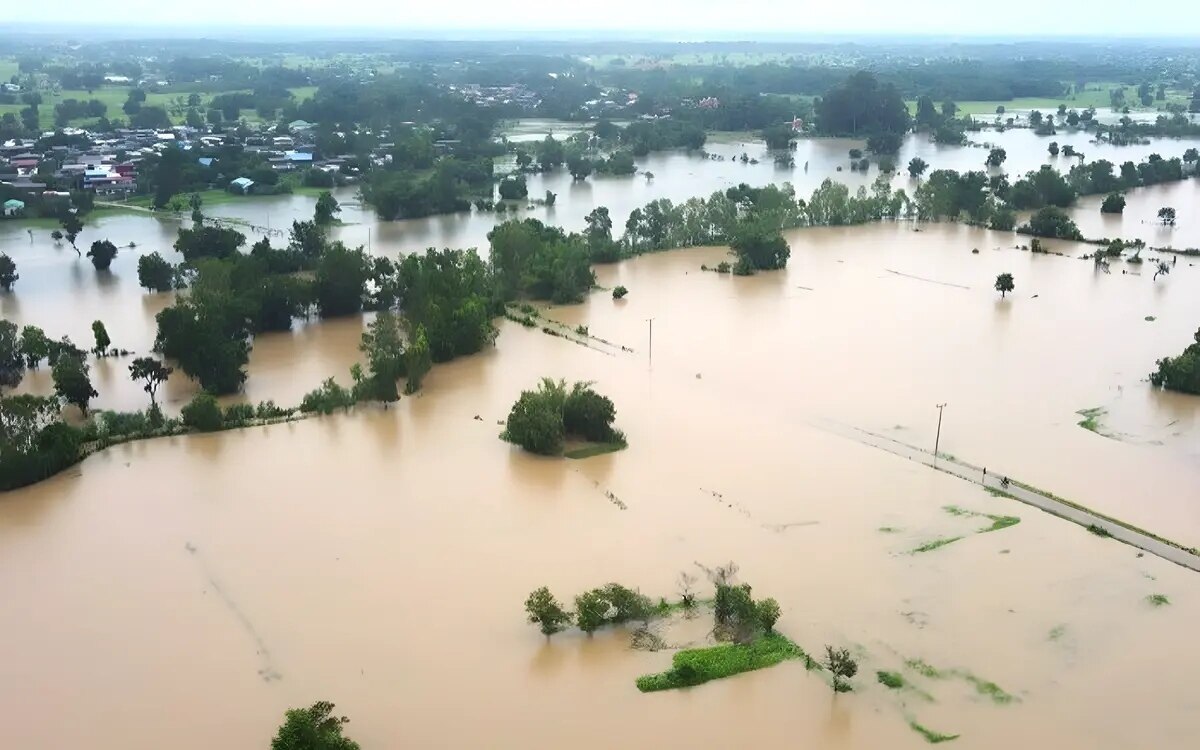 In nakhon phanom sind 1 000 hektar ackerland von ueberschwemmungen betroffen