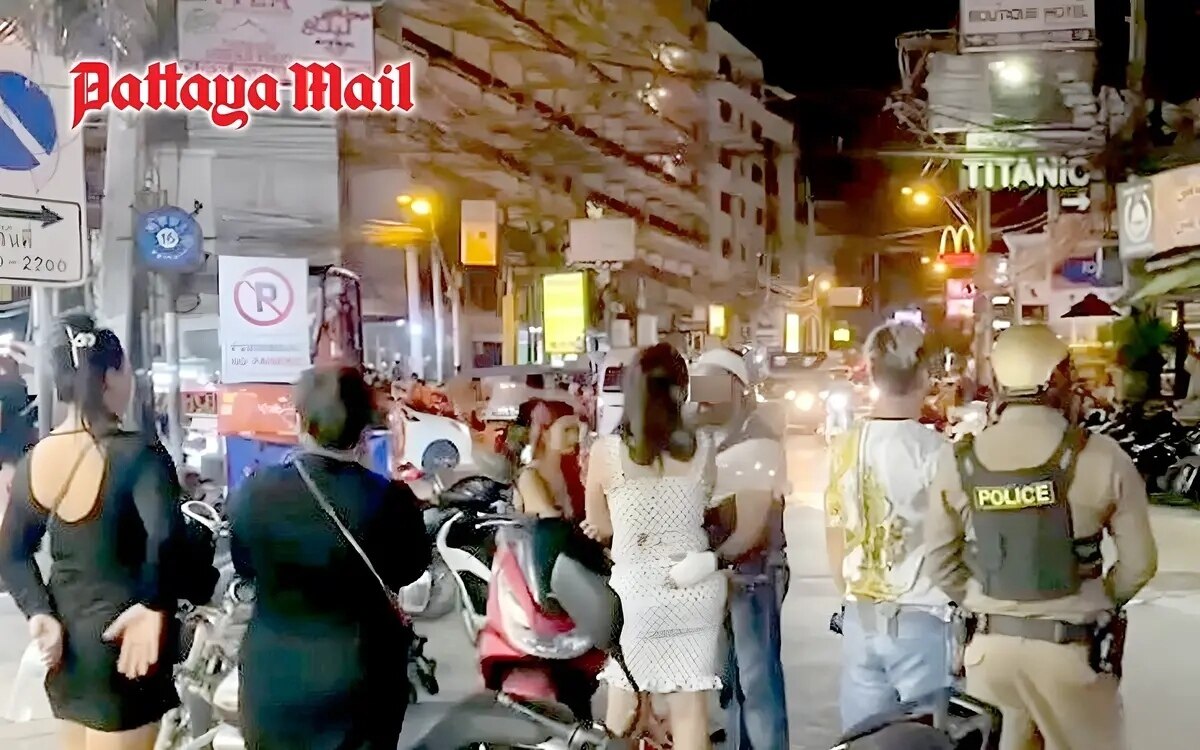 Indischer tourist nach gruppenschlaegerei um thailaenderin verletzt