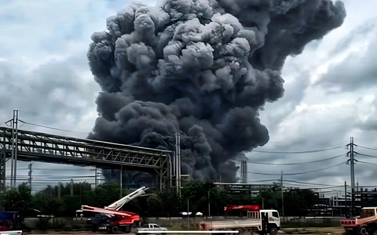 Industriefabrik in flammen augenzeugen berichten von beaengstigenden szenen video