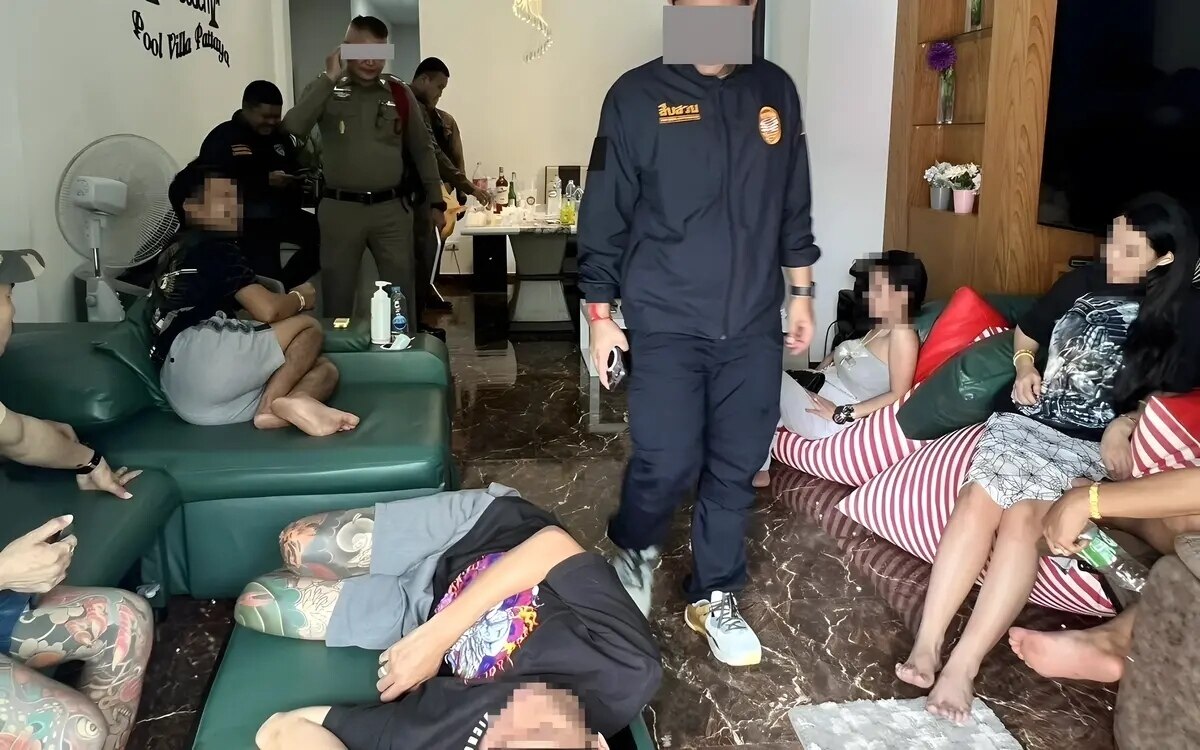 Jugendliche belagern pool villen mit gefaehrlichen waffen in pattaya