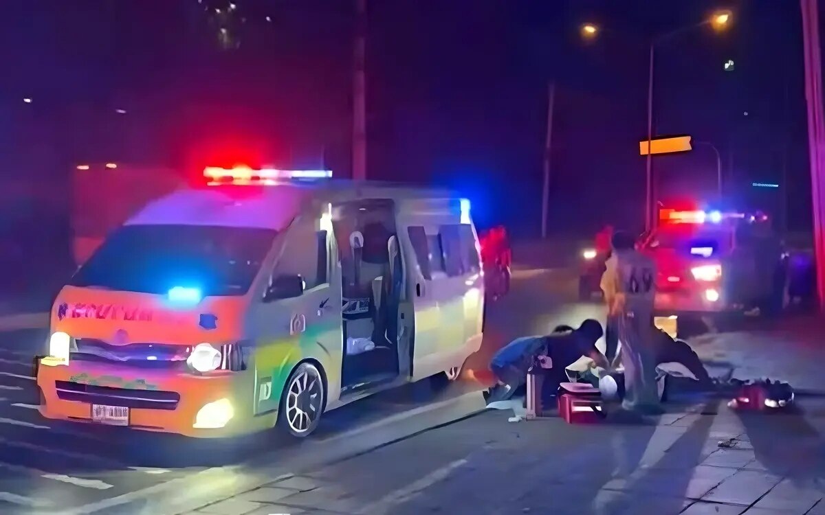 Jugendlicher verliert kontrolle ueber motorrad toedlicher unfall in samut prakan