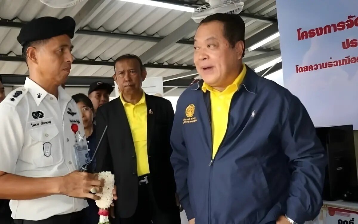 Justizminister besucht gefaengnis in phuket und konzentriert sich auf rehabilitation