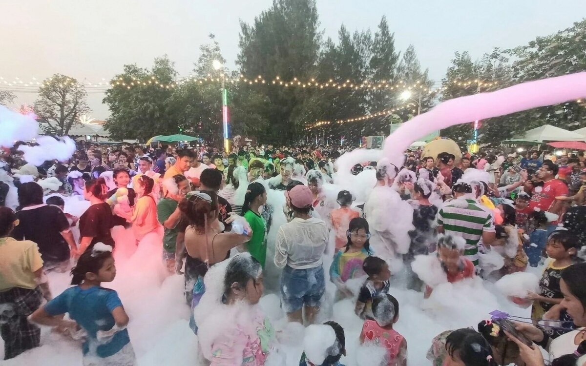 Kinder erkranken nach songkran schaumparty in suphan buri