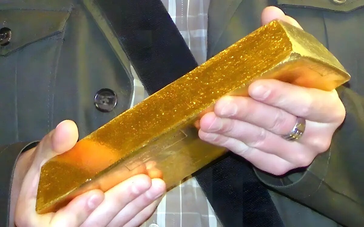 Korruption enthuellt ex finanzminister sathit rangkhasiri mit 317 kilogramm gold belastet