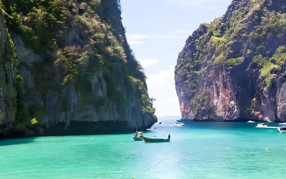 Kultstrand maya bay auf ko phi phi wird fuer zwei monate geschlossen