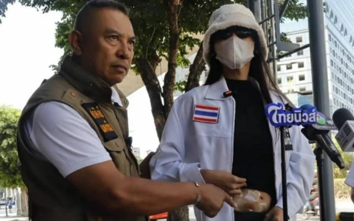 Kuriose Enthüllungen: Transfrau in Thailand scheidet nach Geschlechtsanpassung Fäkalien am Bauch aus