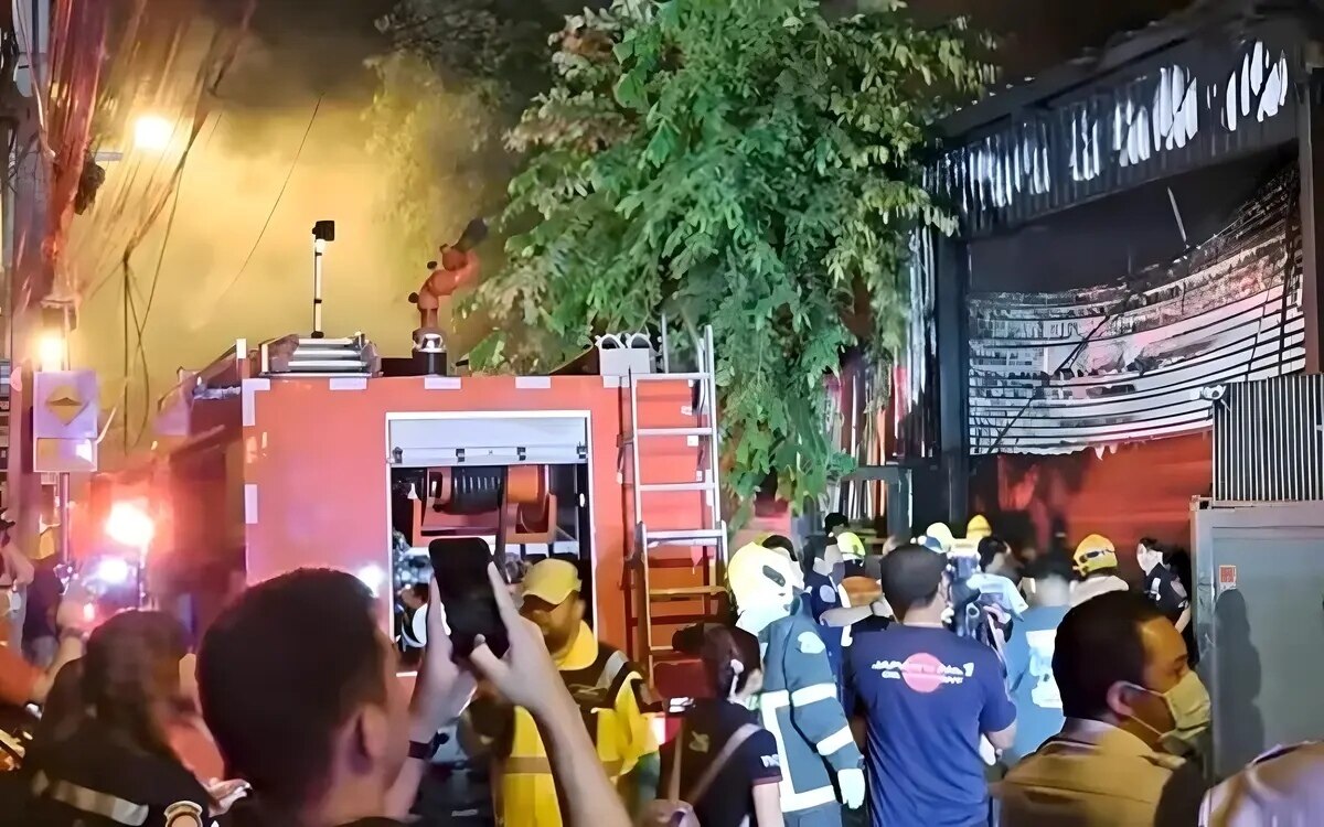 Lagerhausbrand im vibhavadi gebiet bangkok unter kontrolle