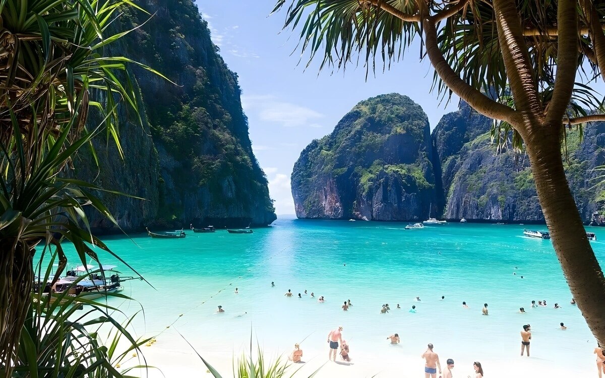 Maya Bay öffnet nach zweimonatiger Sanierung wieder: Ein Paradies für Naturliebhaber in Thailand