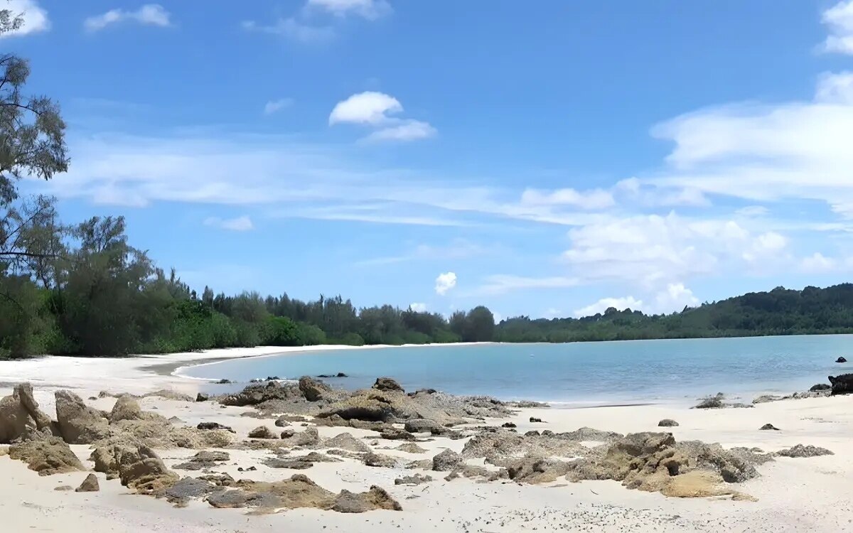 Meereszigeuner fordern regierung auf heiligen strand vor bauunternehmern zu schuetzen