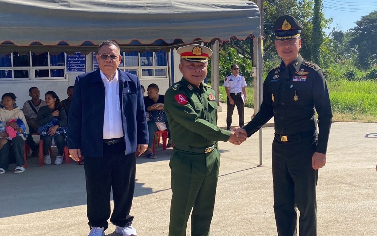 Mehr thailaender kehren aus dem konfliktreichen myanmar nach hause zurueck