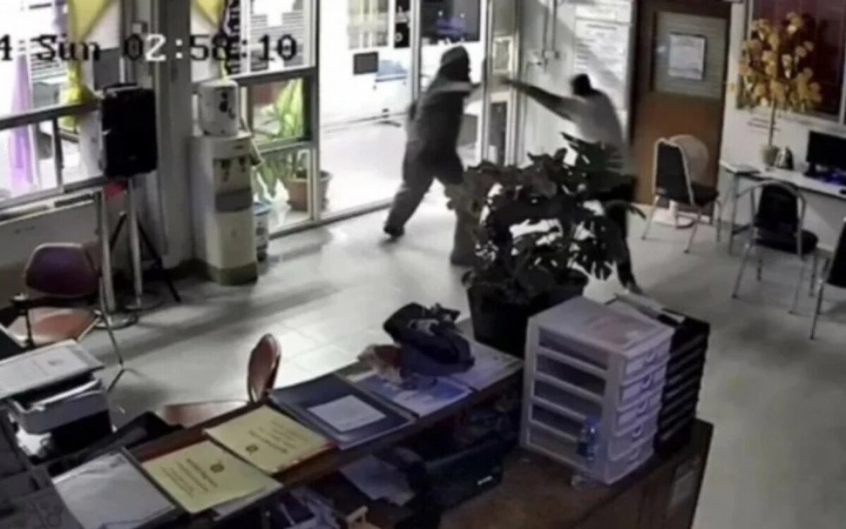 Messerangriff auf polizeistation in phuket verstoerende ereignisse rund um einen amoklauf