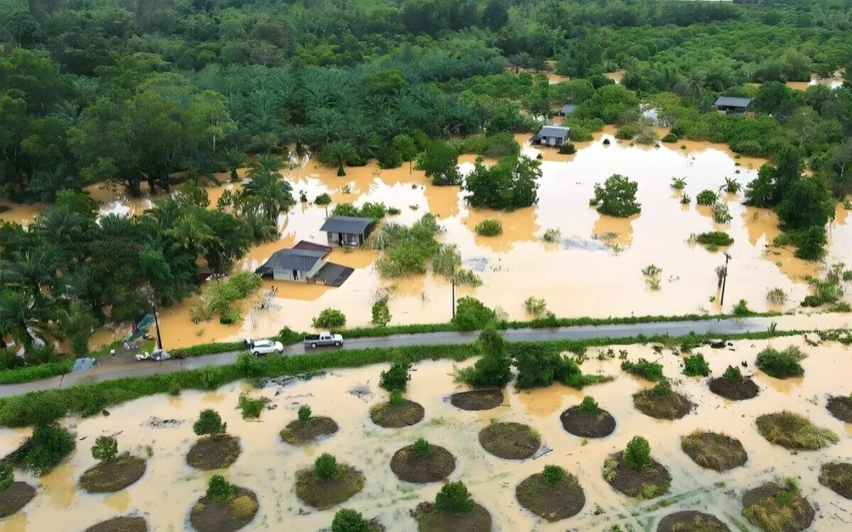 Mindestens 500 Häuser in Trat überschwemmt