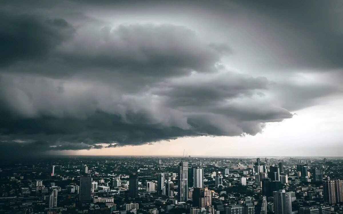 Monsun bringt heftige Regenfälle nach Zentral-, Ost- und Südthailand: Sicherheitshinweise für Bürger und Schifffahrt