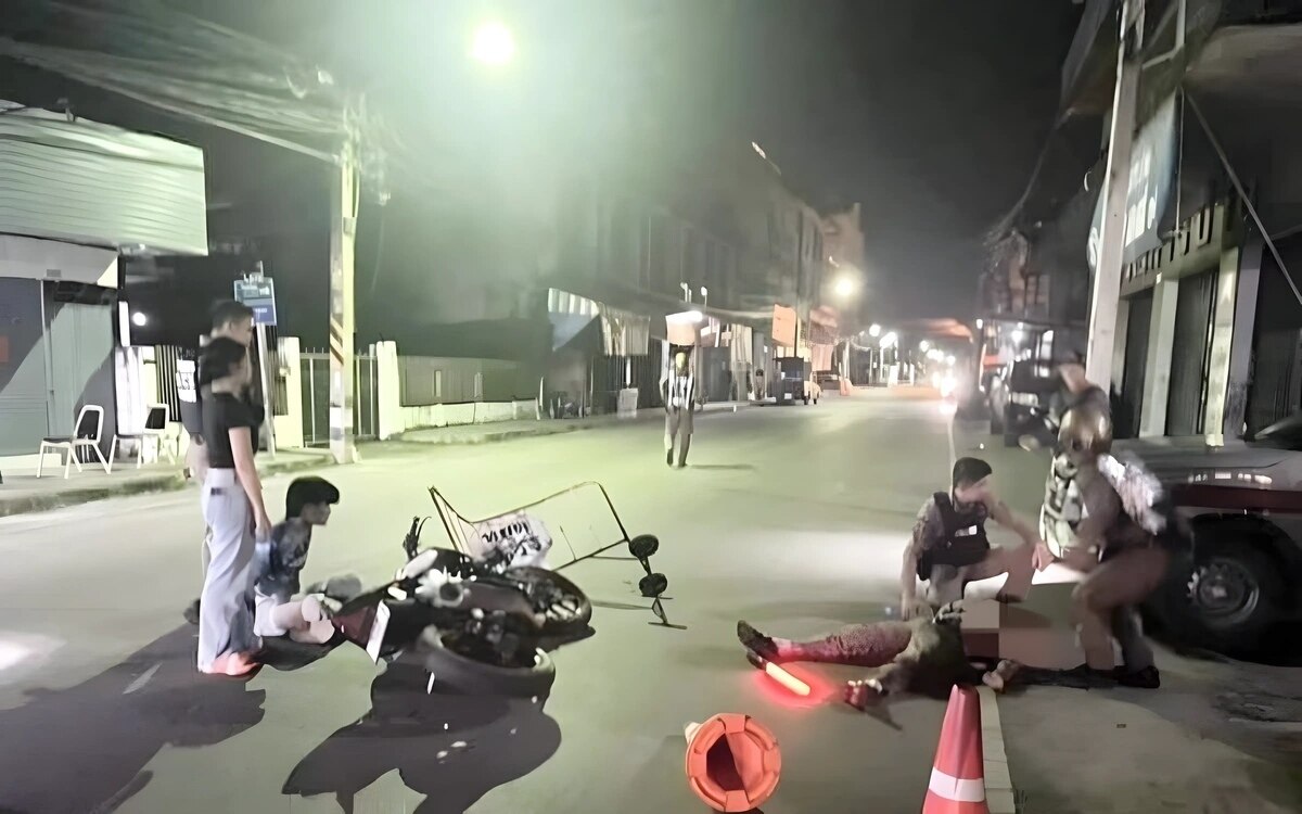 Motorradfahrer aus lampang rast durch polizeikontrollpunkt und verletzt polizisten schwer