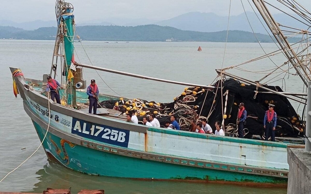 Myanmar gibt besatzung thailaendischer fischerboote nach militaerischem angriff und verhandlungen