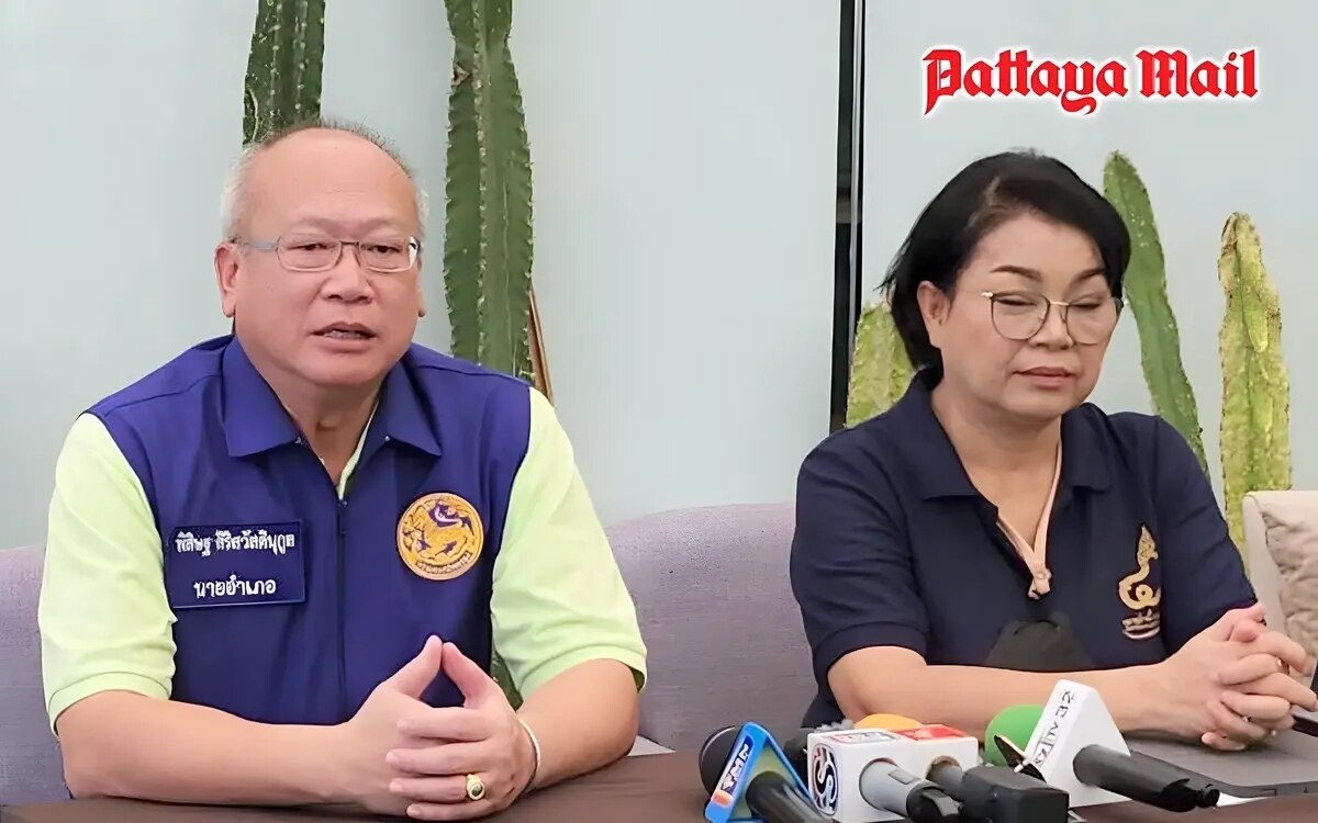 Nach dem verheerenden inferno auf dem pattaya floating market laufen wiederherstellungsbemuehungen