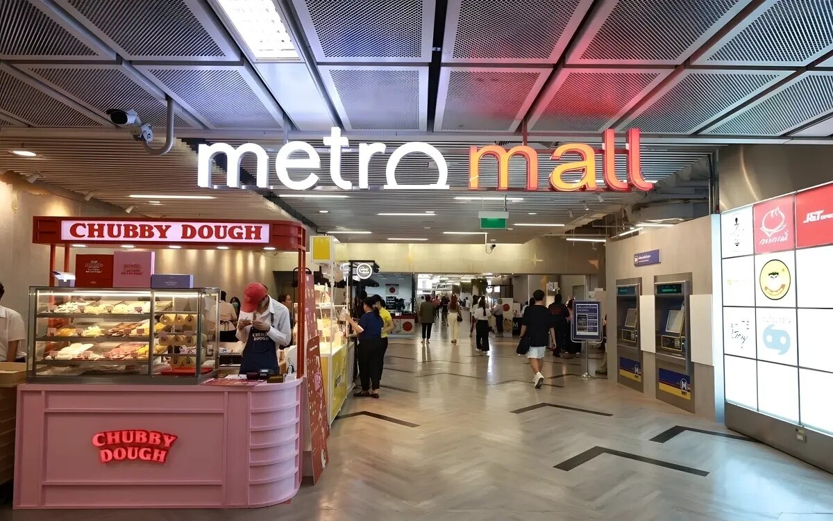 Neue metro mall an der koenigin sirikit kongresszentrum haltestelle ist eroeffnet