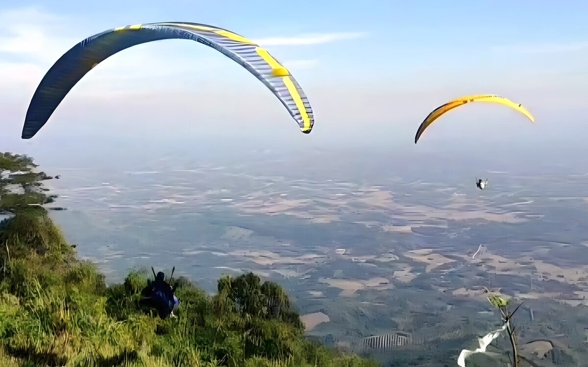 Paragliding unglueck in thailand gleitschirmaktivitaeten am phu thap boek nach toedlichem unfall