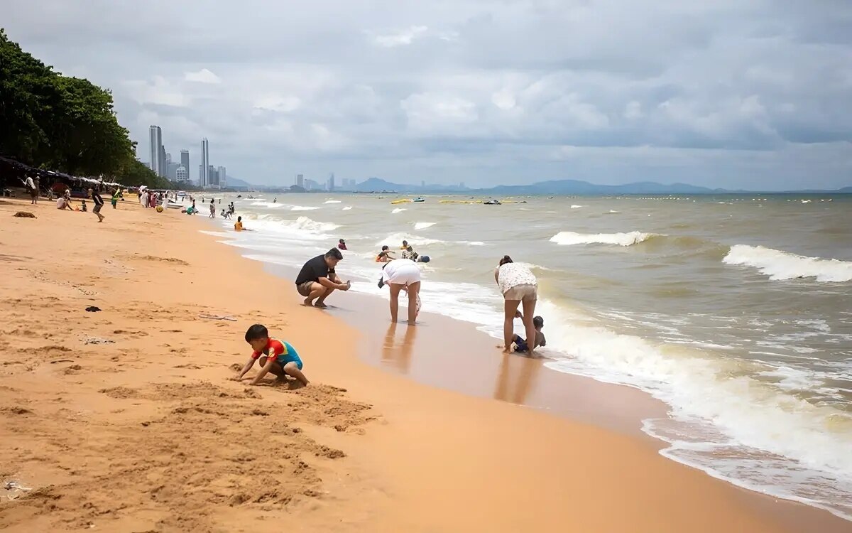 Pattaya und bangkok bewoelkt mit der moeglichkeit von starkem regen und sturzfluten